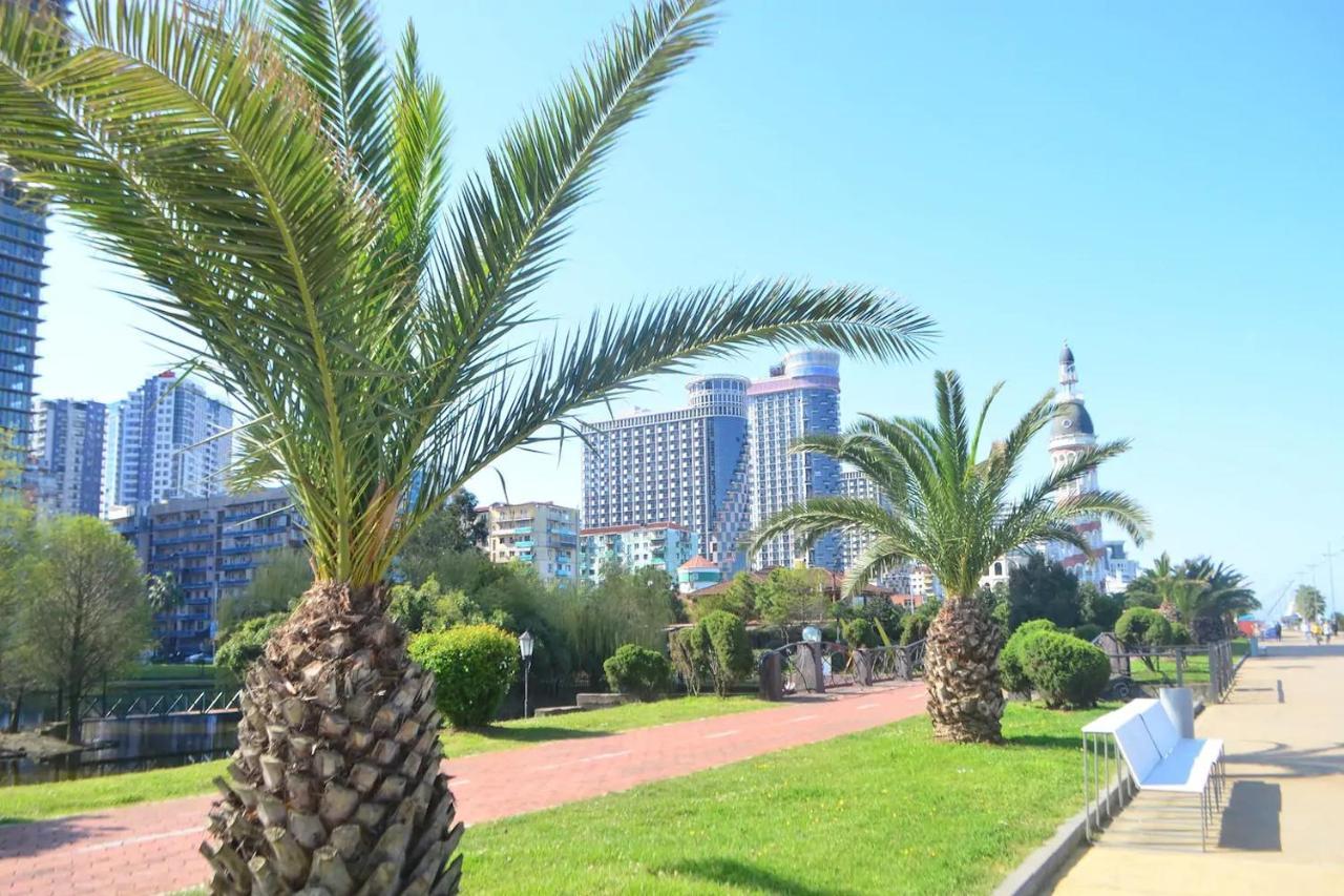 Sea To Sky Beachfront Studio Apartment With Stunning Sea Views In Batumi Exterior photo
