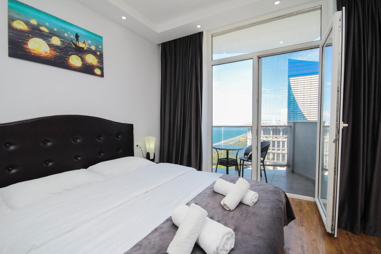 Sea To Sky Beachfront Studio Apartment With Stunning Sea Views In Batumi Exterior photo