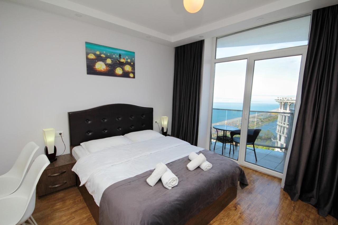 Sea To Sky Beachfront Studio Apartment With Stunning Sea Views In Batumi Exterior photo