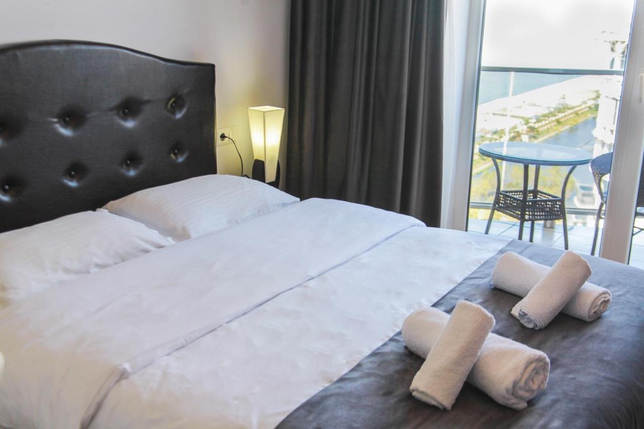 Sea To Sky Beachfront Studio Apartment With Stunning Sea Views In Batumi Exterior photo