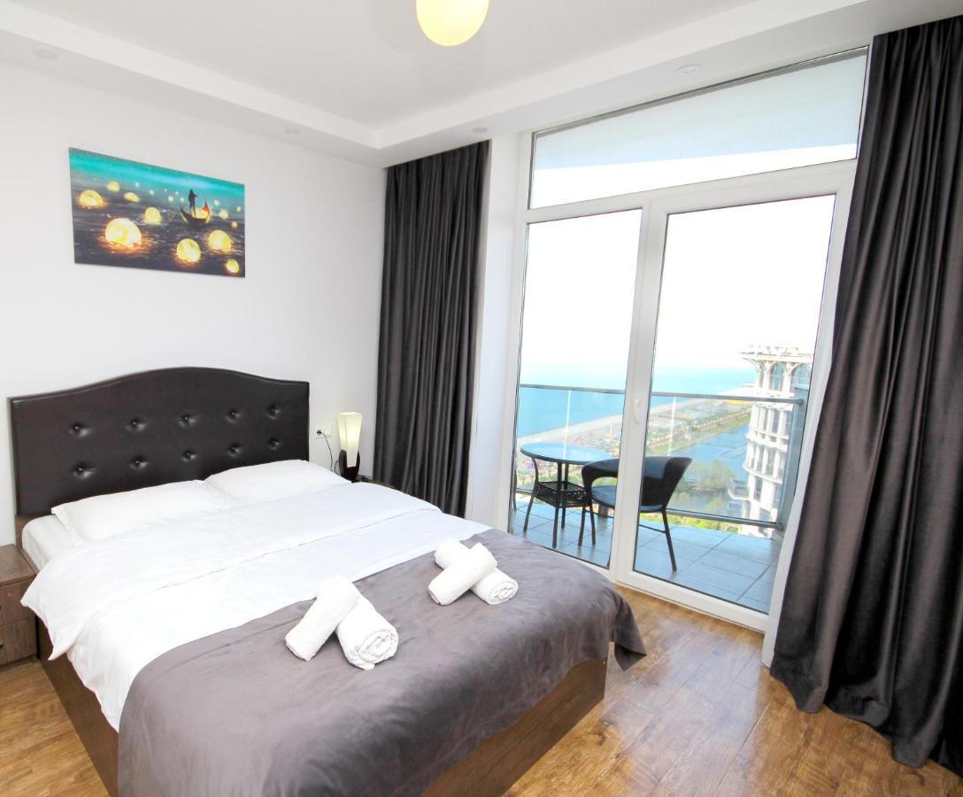 Sea To Sky Beachfront Studio Apartment With Stunning Sea Views In Batumi Exterior photo