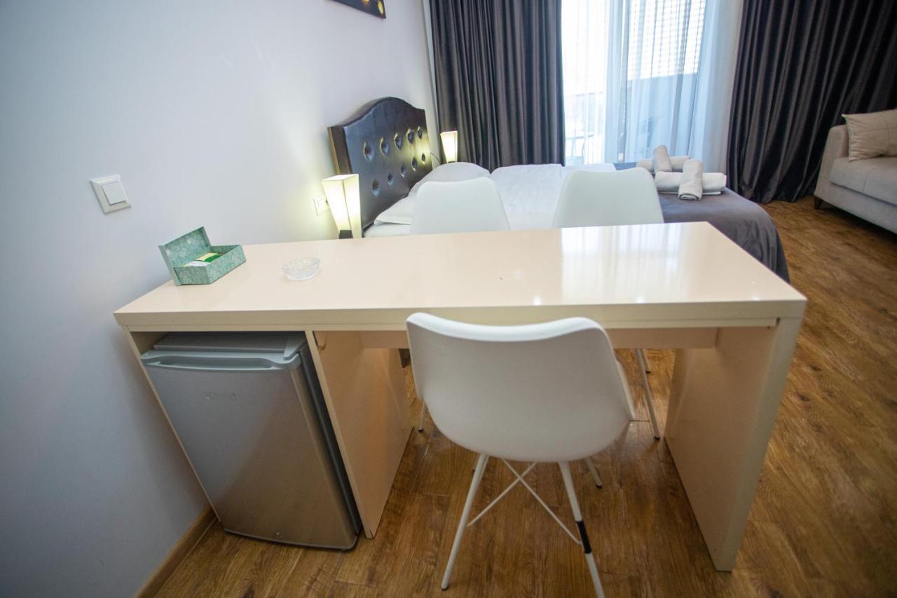 Sea To Sky Beachfront Studio Apartment With Stunning Sea Views In Batumi Exterior photo