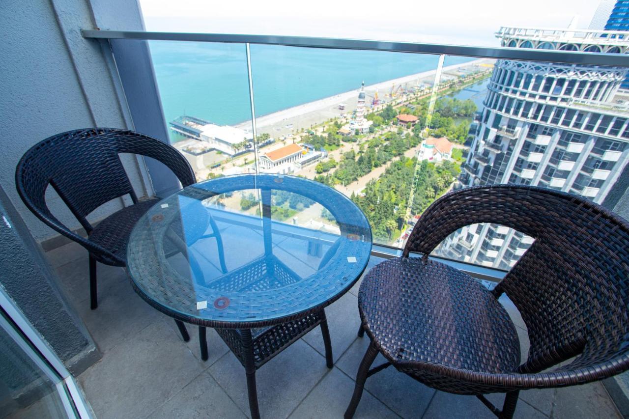 Sea To Sky Beachfront Studio Apartment With Stunning Sea Views In Batumi Exterior photo