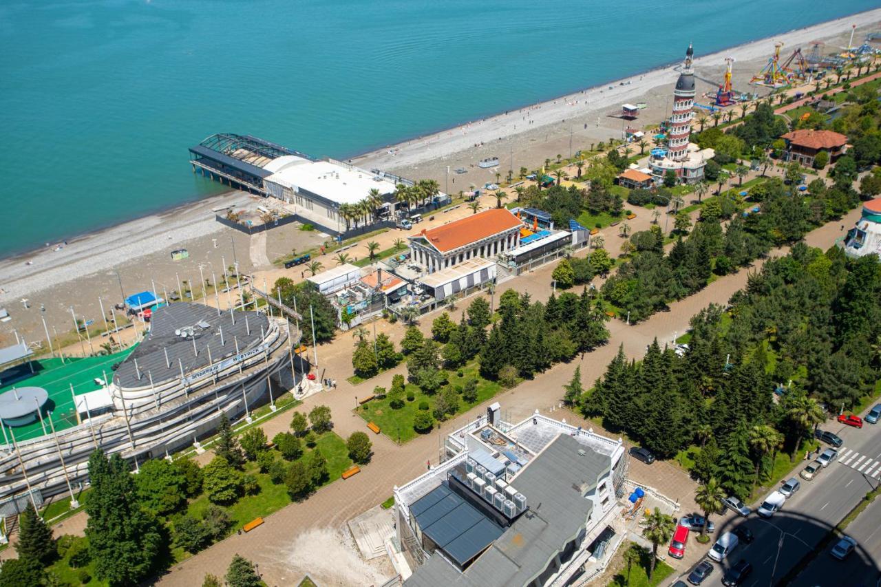 Sea To Sky Beachfront Studio Apartment With Stunning Sea Views In Batumi Exterior photo