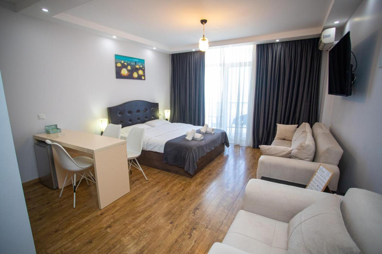 Sea To Sky Beachfront Studio Apartment With Stunning Sea Views In Batumi Exterior photo