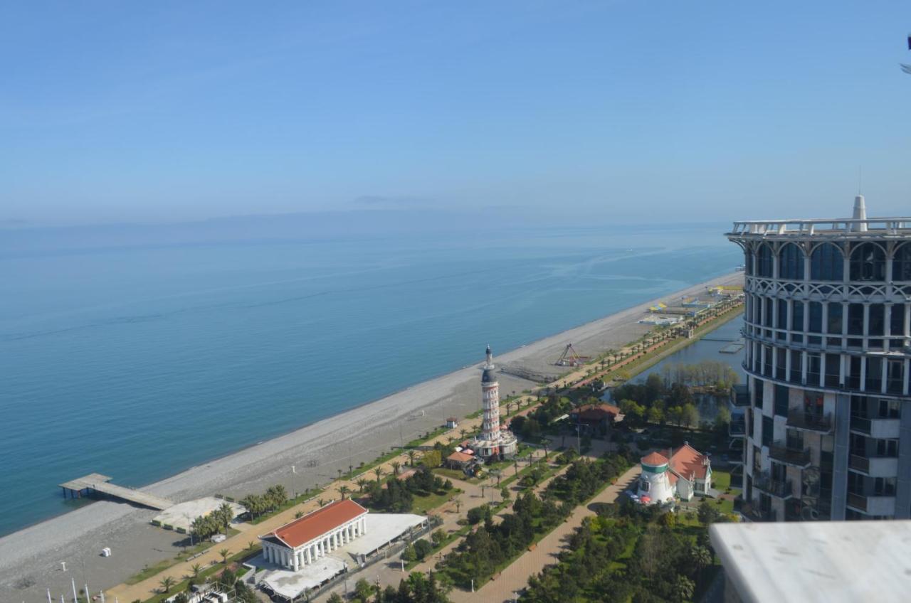 Sea To Sky Beachfront Studio Apartment With Stunning Sea Views In Batumi Exterior photo