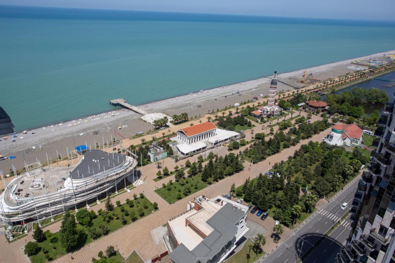 Sea To Sky Beachfront Studio Apartment With Stunning Sea Views In Batumi Exterior photo